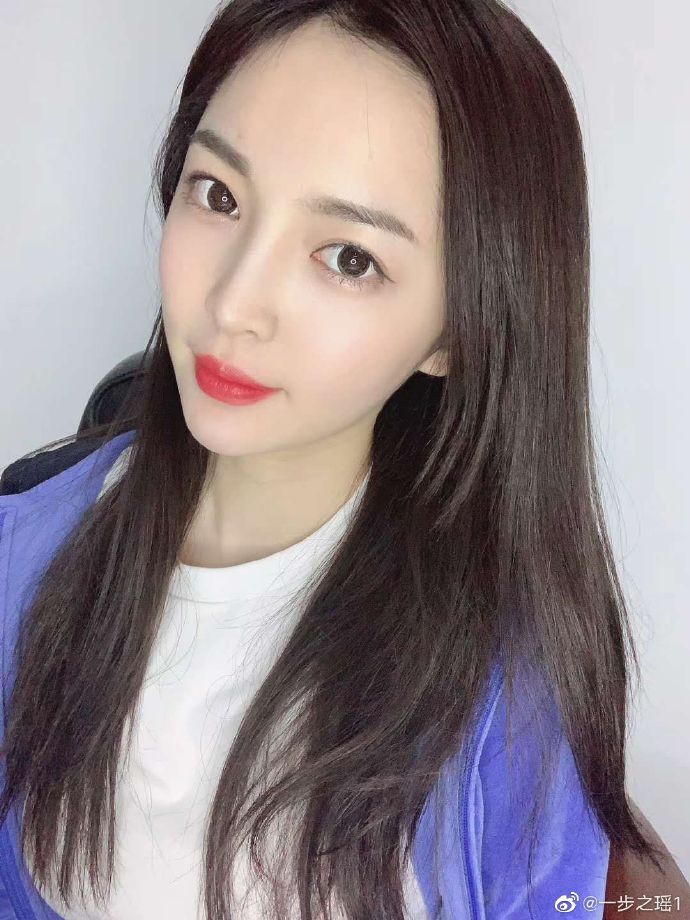 台球美女裁判旗袍秀