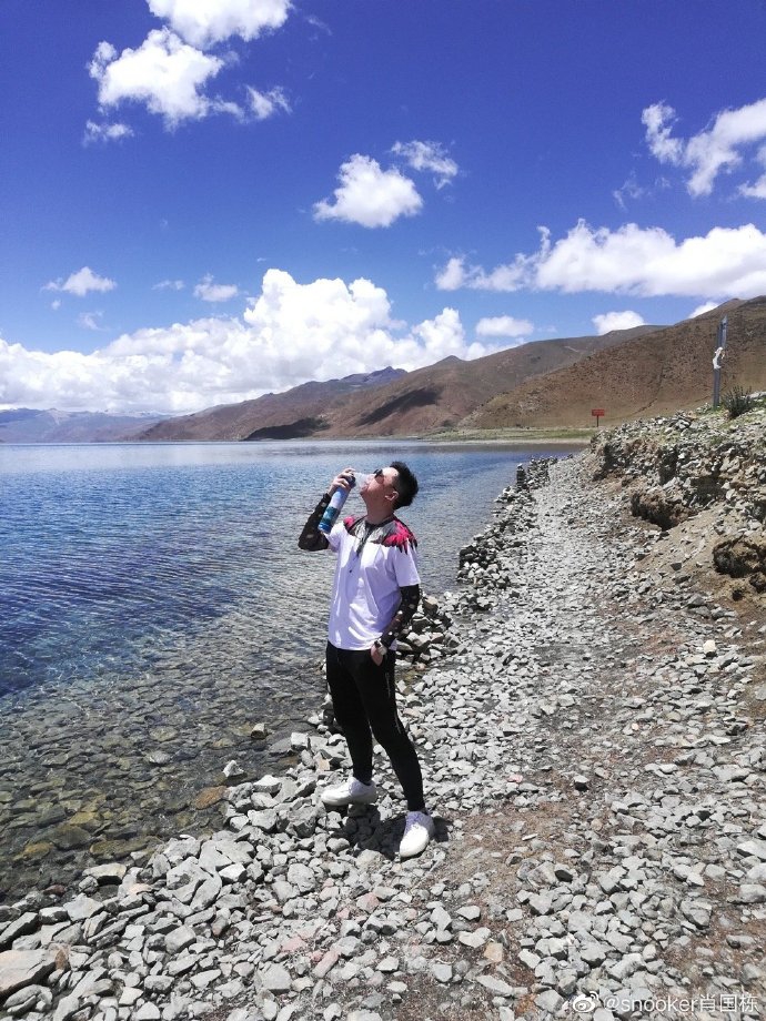 肖国栋晒出游玩西藏美照