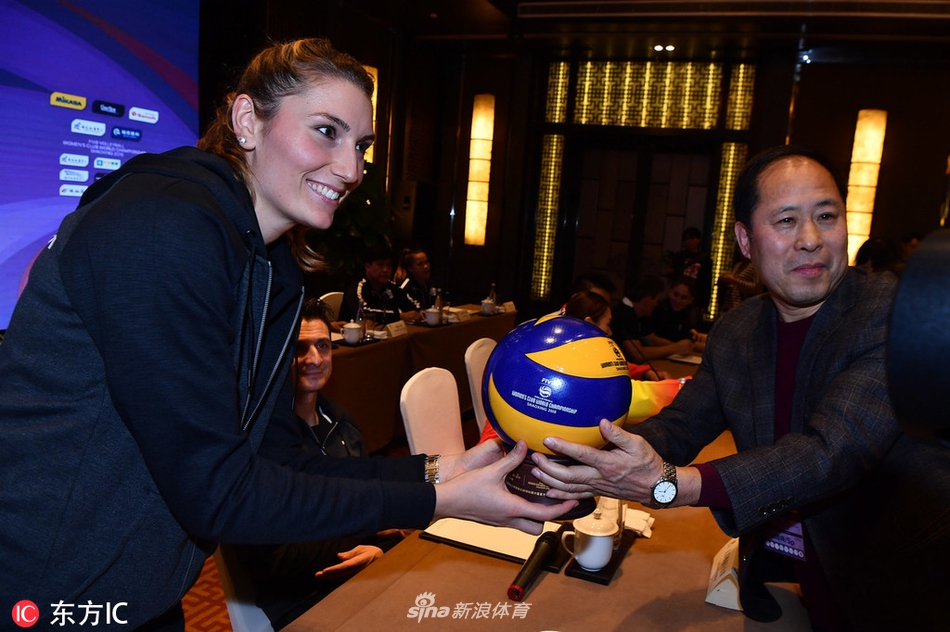 女排世俱杯组委会送参赛队黄酒