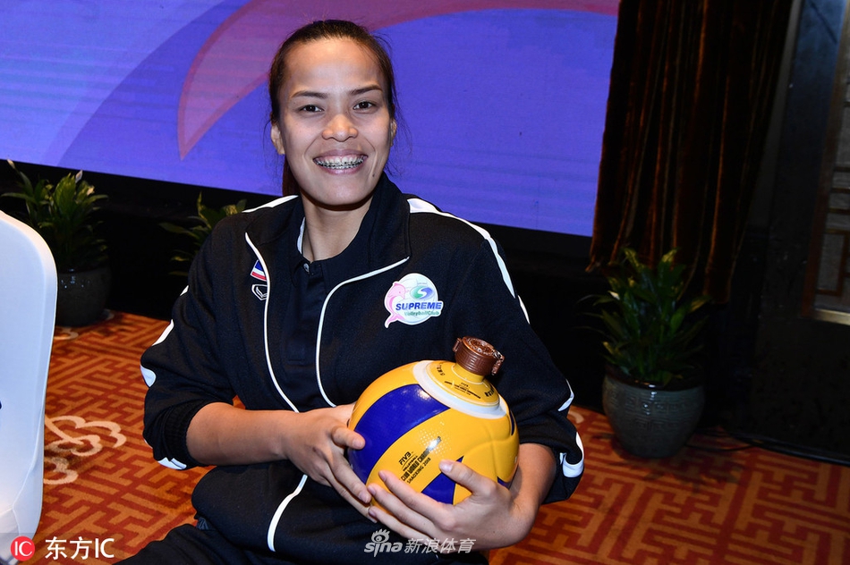 女排世俱杯组委会送参赛队黄酒