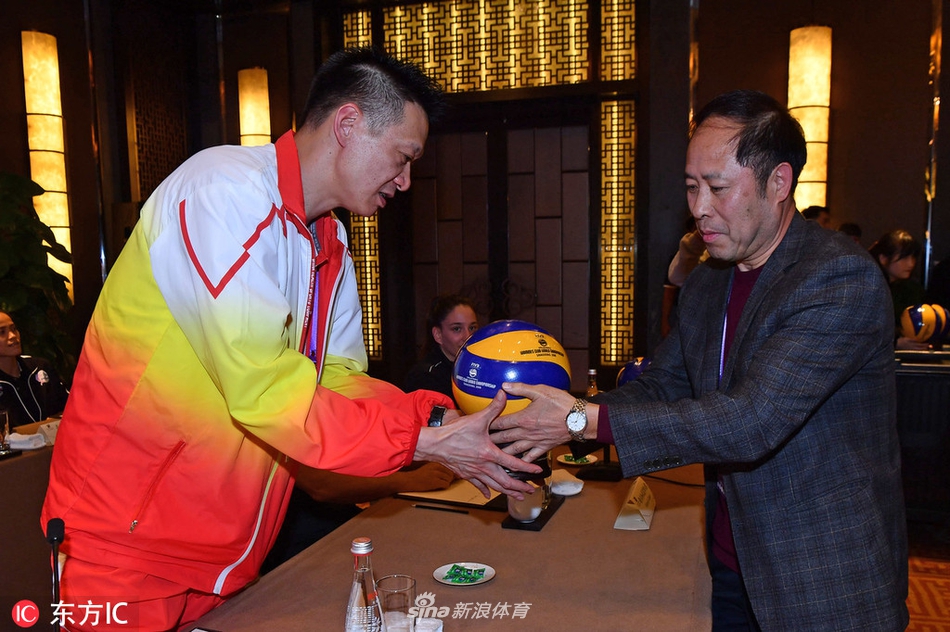 女排世俱杯组委会送参赛队黄酒