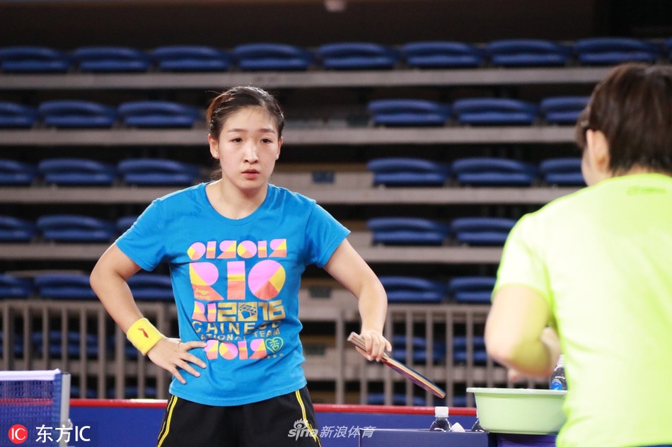 刘诗雯深圳备战乒超