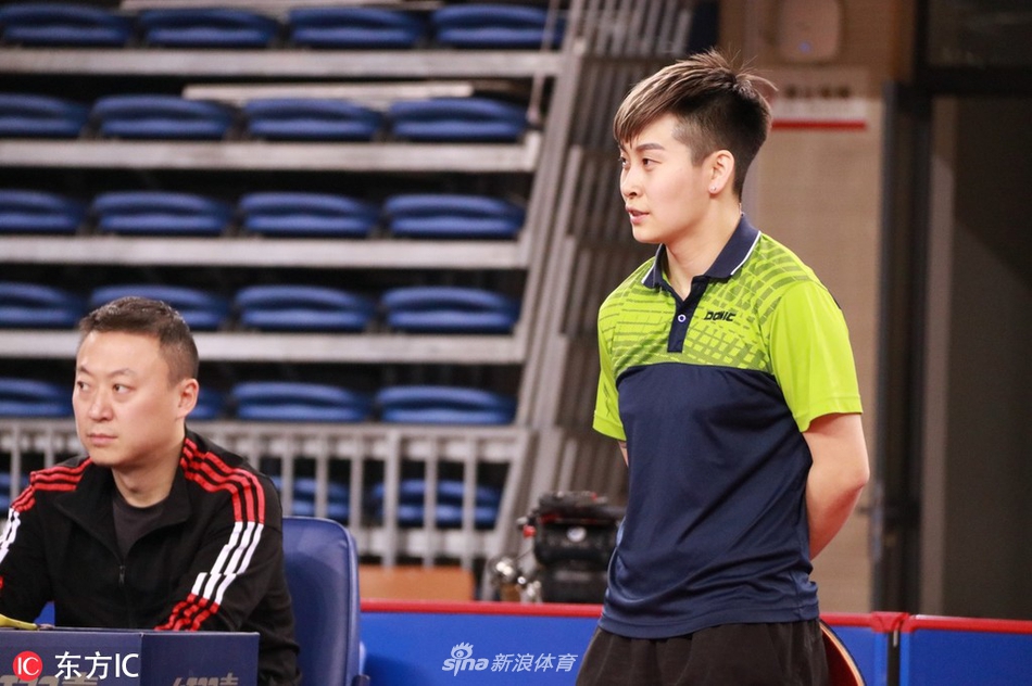 刘诗雯深圳备战乒超