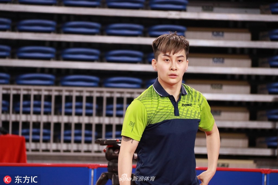 刘诗雯深圳备战乒超