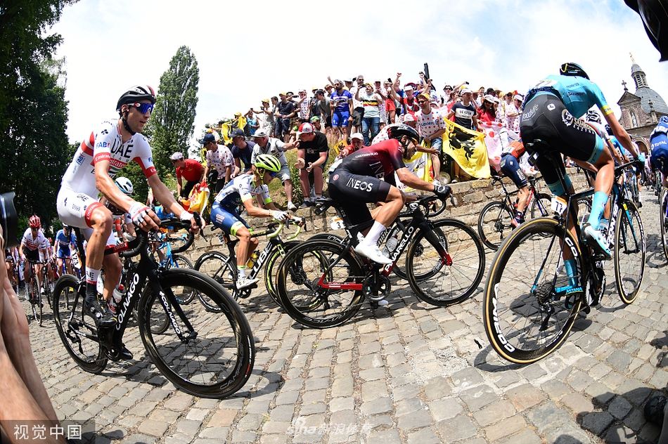 环法第1赛段迈克-特尼森夺冠