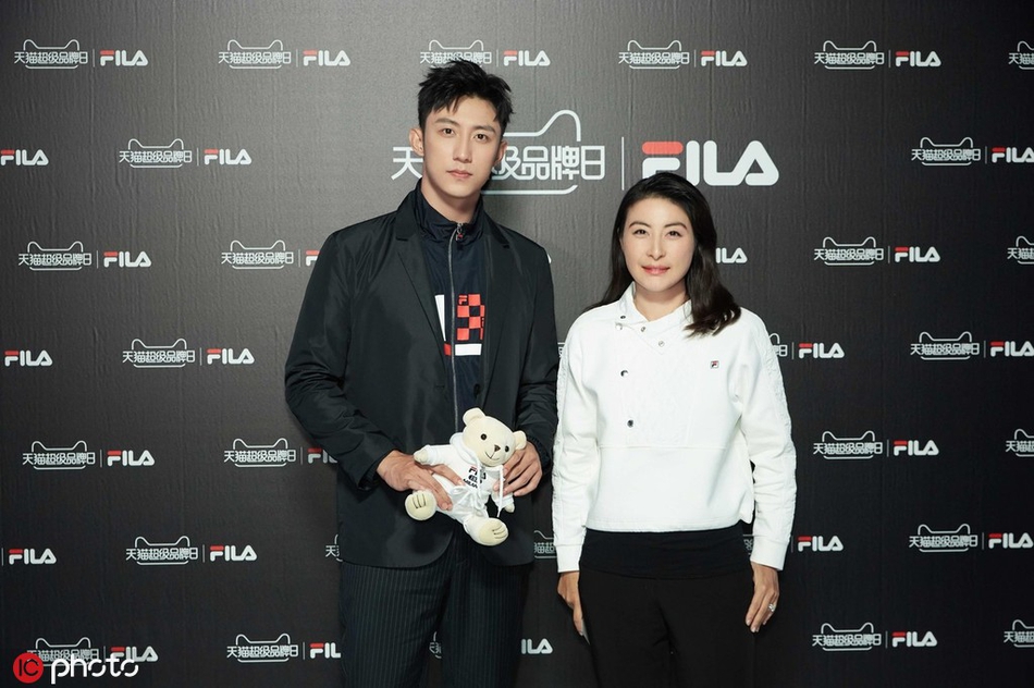 郭晶晶亮相米兰时装周品牌秀场