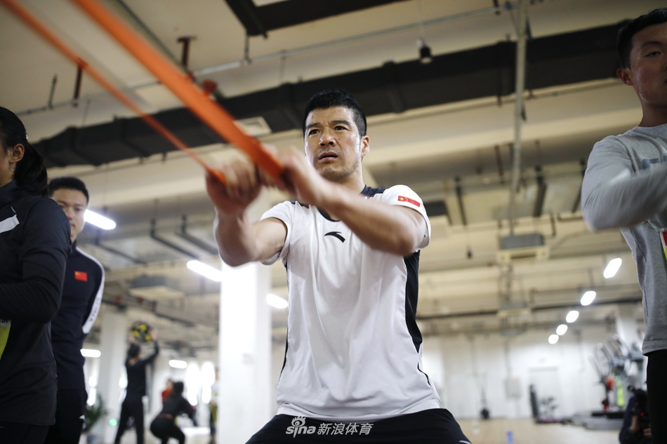 极限跑神陈盆滨跨界越野滑雪