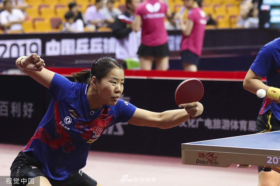 中乒赛刘诗雯/顾玉婷3-0