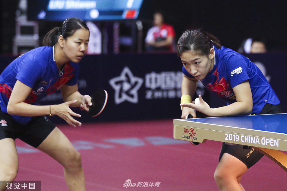 中乒赛刘诗雯/顾玉婷3-0