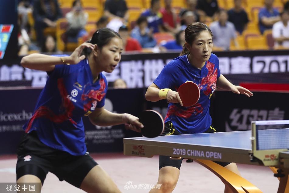 中乒赛刘诗雯/顾玉婷3-0