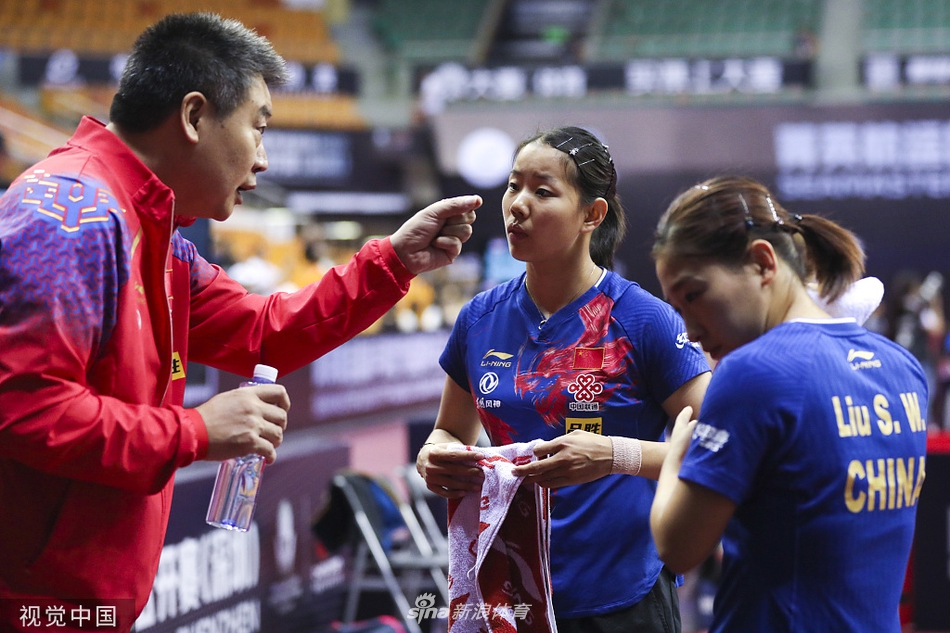中乒赛刘诗雯/顾玉婷3-0