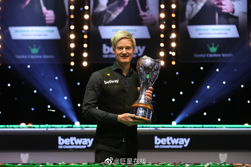 英锦赛罗伯逊三冠热吻爱妻