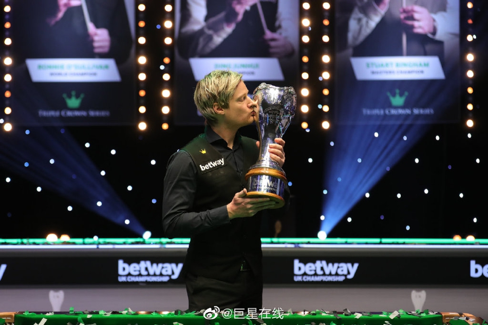 英锦赛罗伯逊三冠热吻爱妻