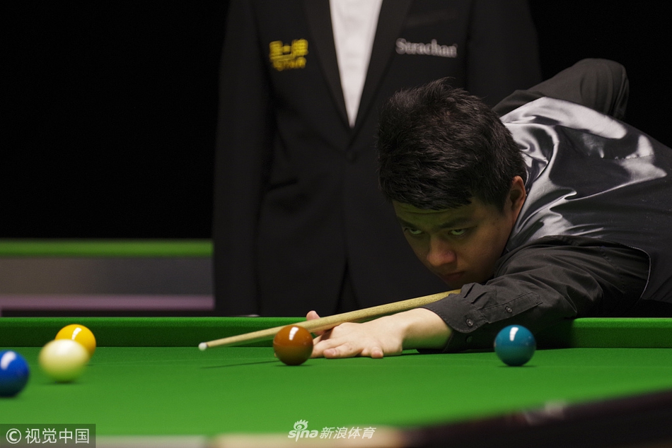 英锦赛第3轮鲁宁6-4布雷切尔