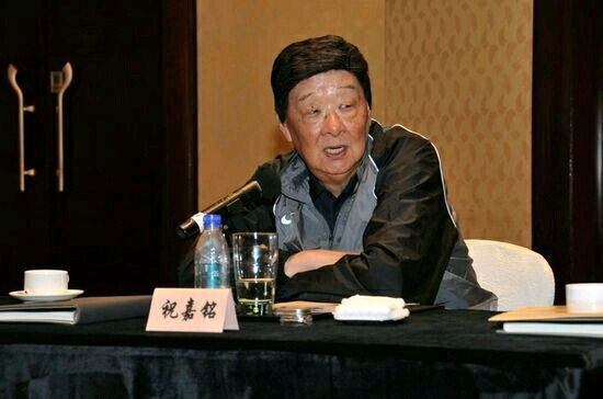 祝嘉铭:1983年任男排主教练