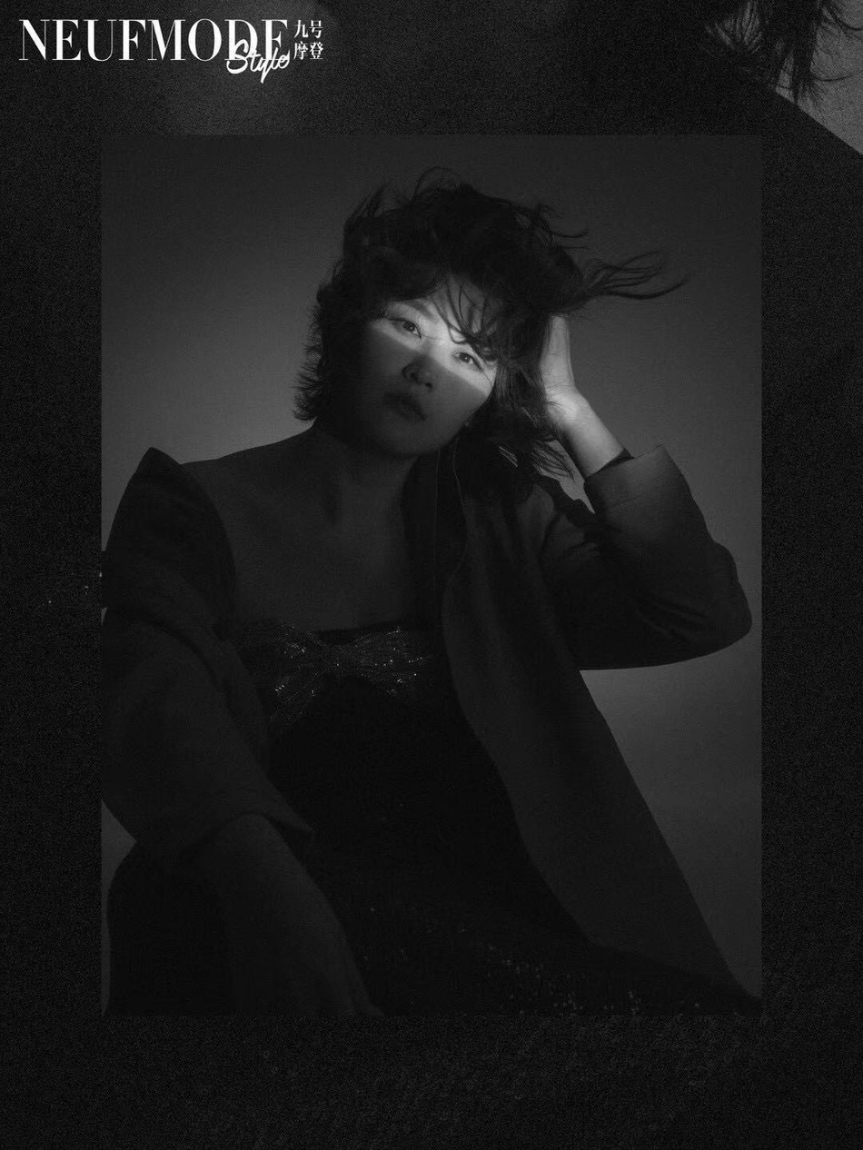 王一梅拍写真气场十足