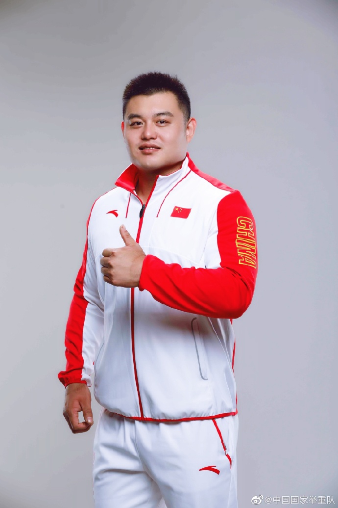 中国举重队世锦赛定妆照
