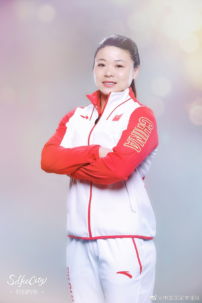 中国举重队世锦赛定妆照