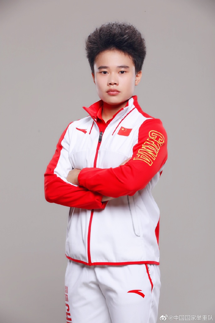 中国举重队世锦赛定妆照