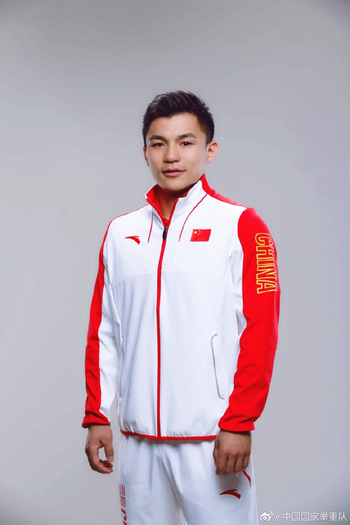 中国举重队世锦赛定妆照