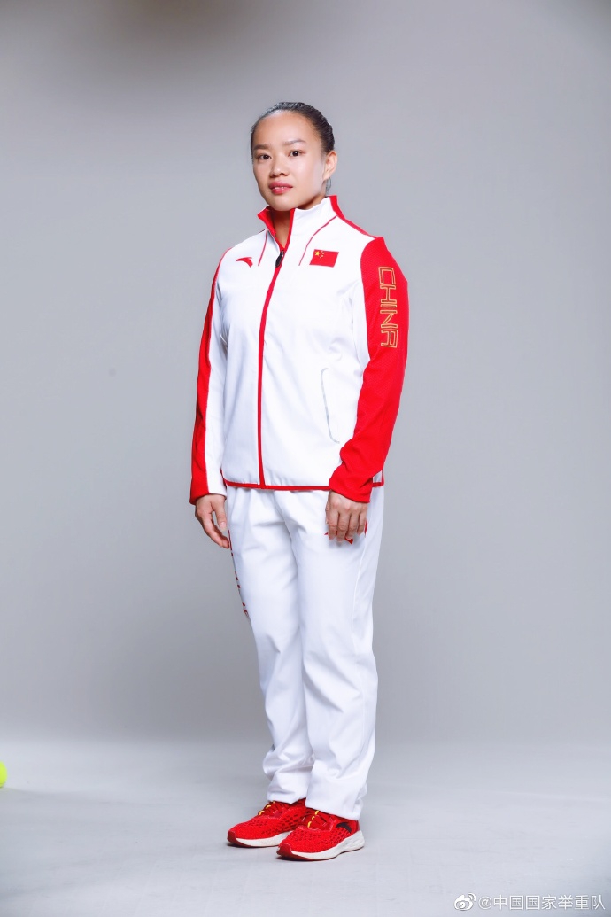 中国举重队世锦赛定妆照