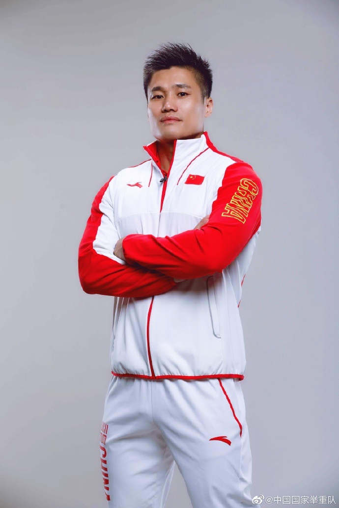 中国举重队世锦赛定妆照