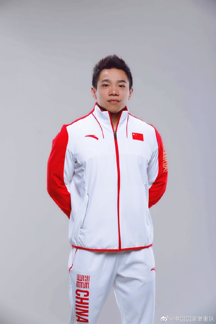 中国举重队世锦赛定妆照