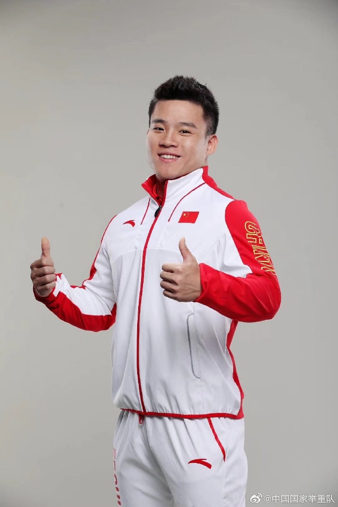 中国举重队世锦赛定妆照