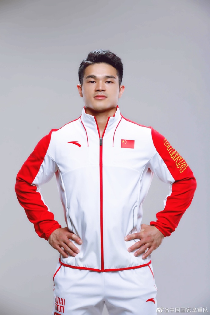 中国举重队世锦赛定妆照