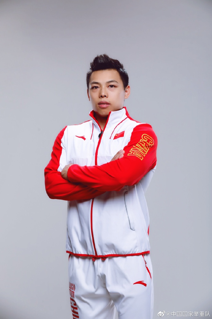 中国举重队世锦赛定妆照