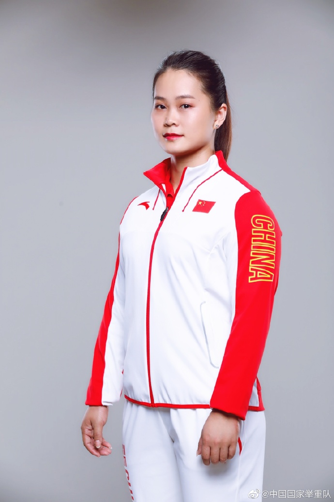 中国举重队世锦赛定妆照