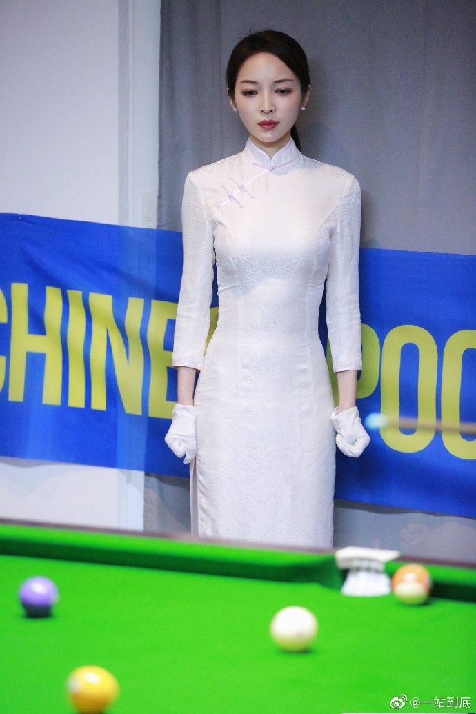 台球美女裁判旗袍秀