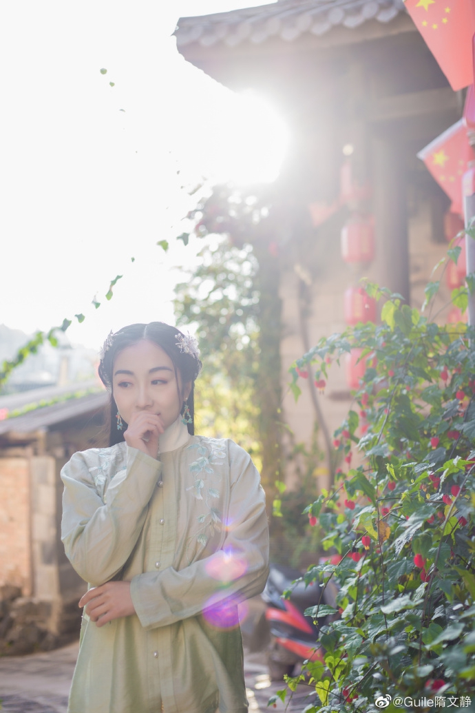 隋文静晒出古装美照
