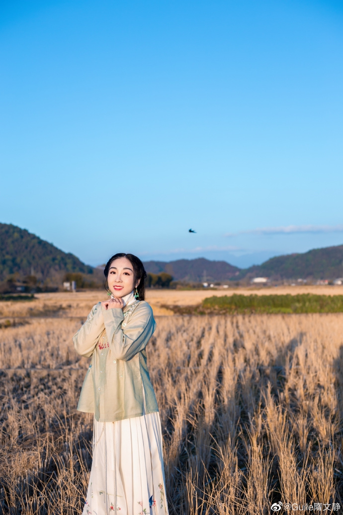 隋文静晒出古装美照