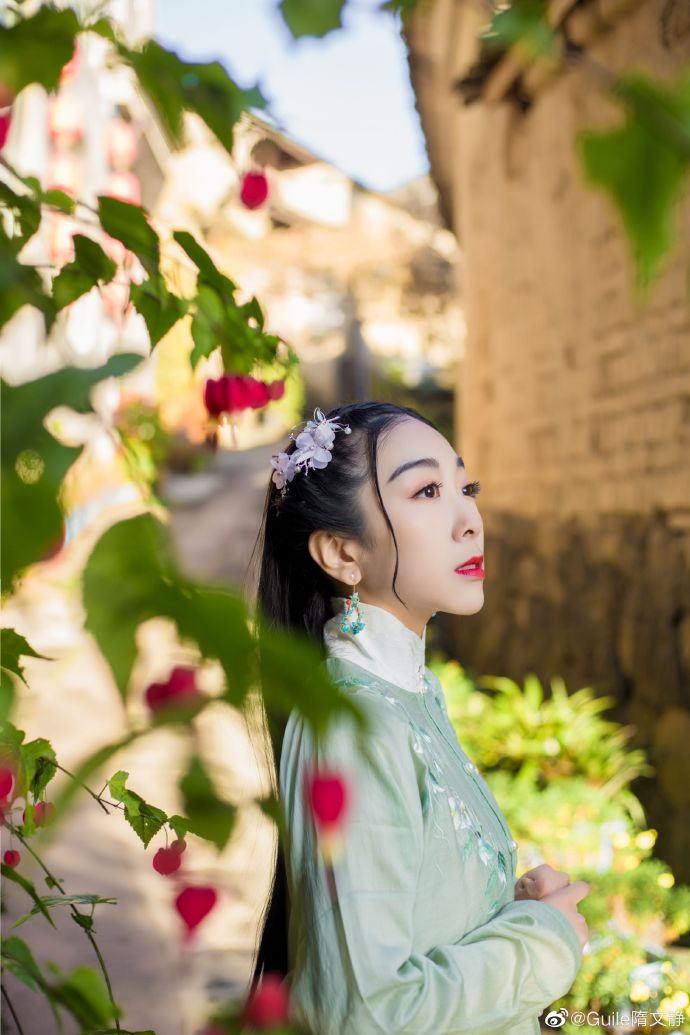 隋文静晒出古装美照