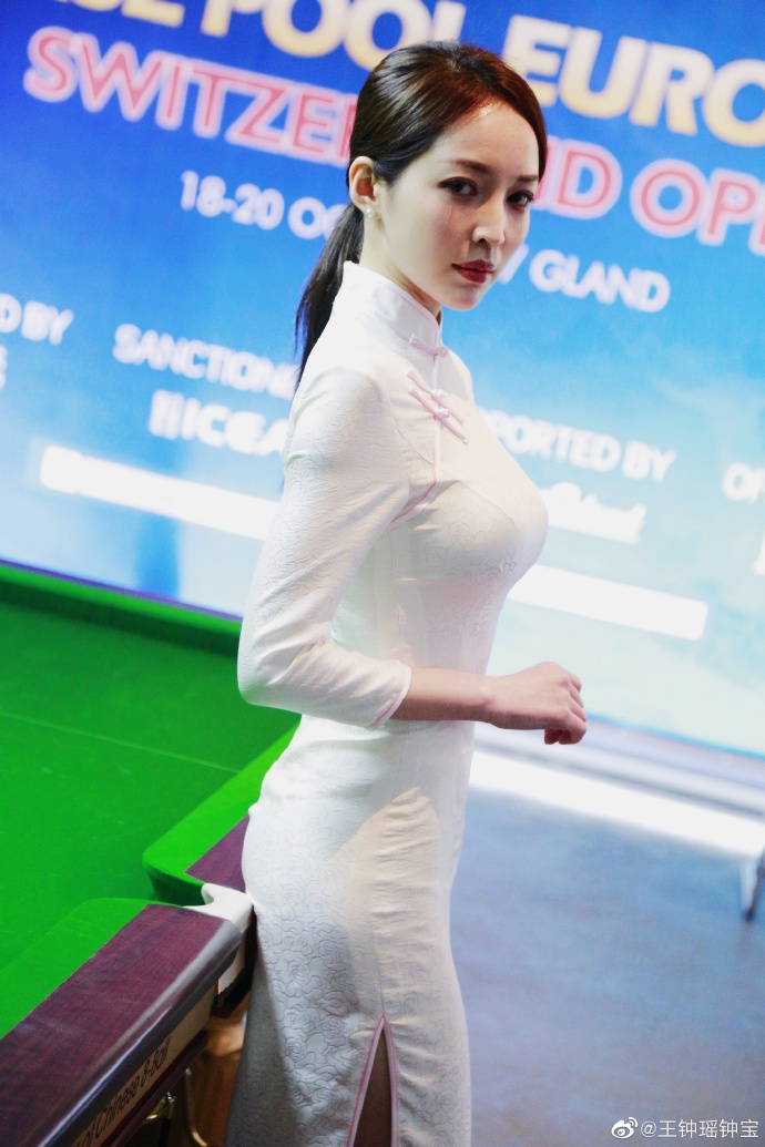 台球美女裁判旗袍秀