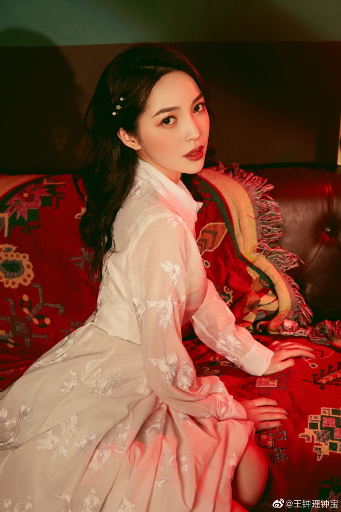 台球美女裁判旗袍秀