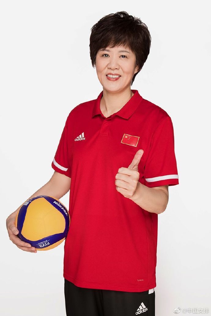 郎平拍摄女排定妆照