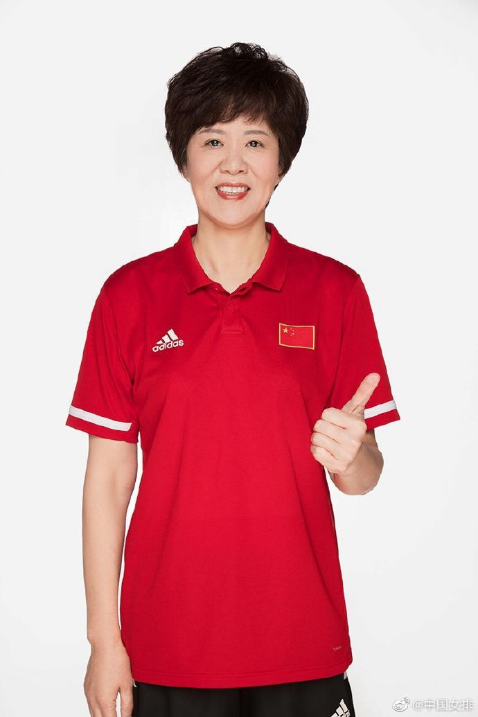 郎平拍摄女排定妆照