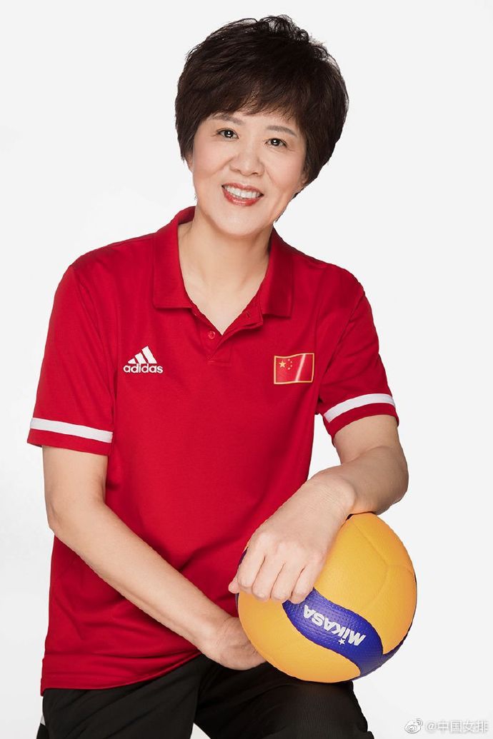 郎平拍摄女排定妆照