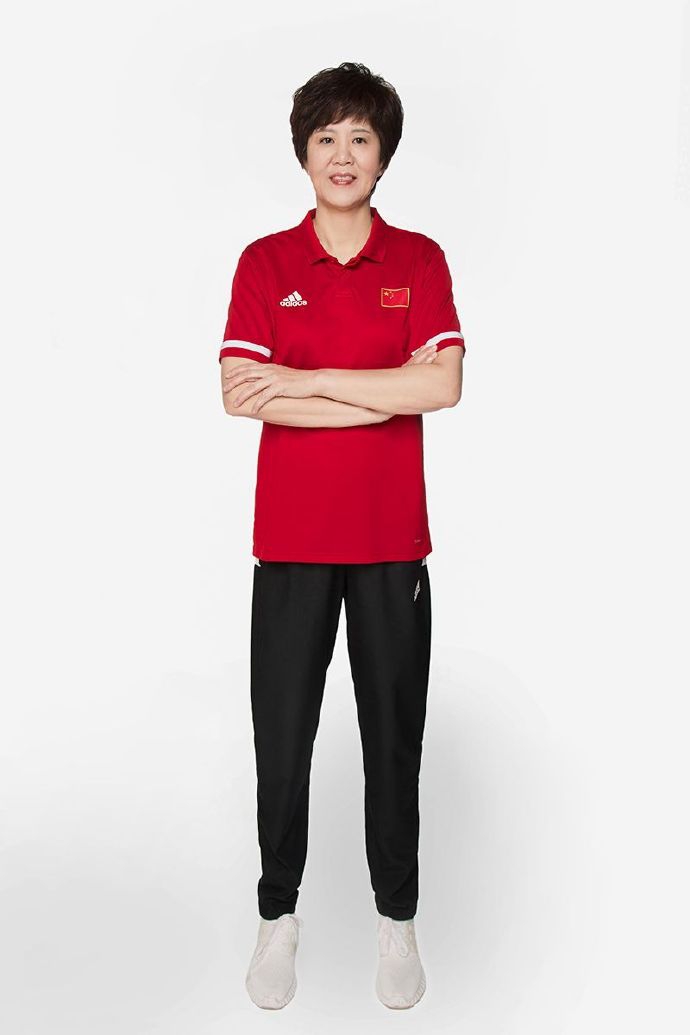 郎平拍摄女排定妆照