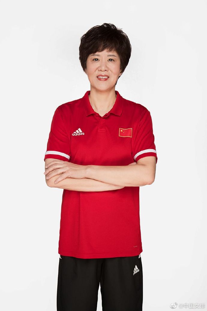 郎平拍摄女排定妆照