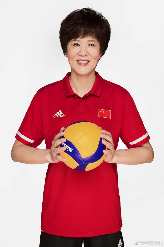 郎平拍摄女排定妆照