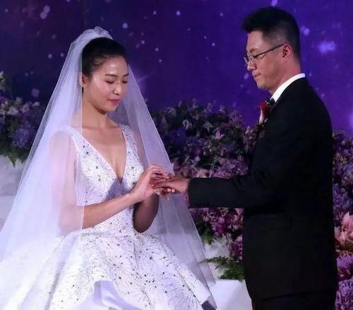 魏秋月诞下爱子