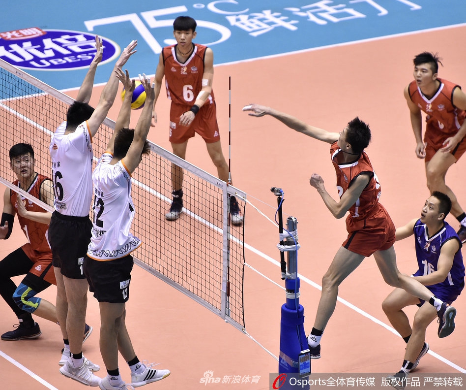 辽宁男排3-2河北男排刘亚男观战