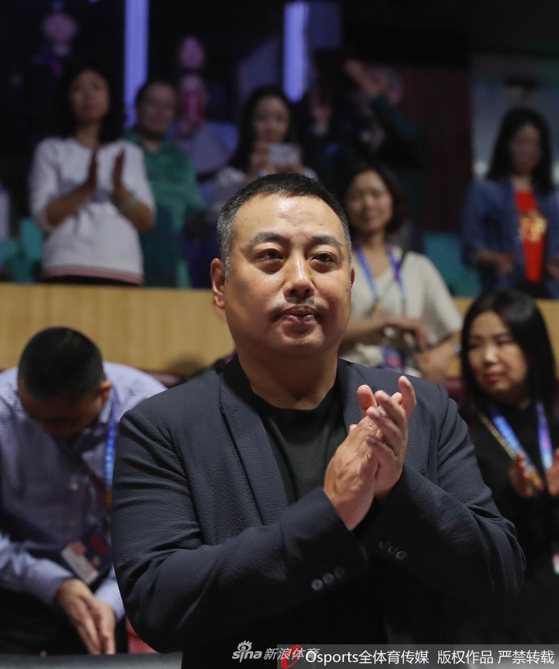 刘国梁出席女乒世界杯开幕式