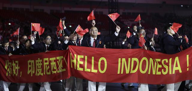 中国代表团入场