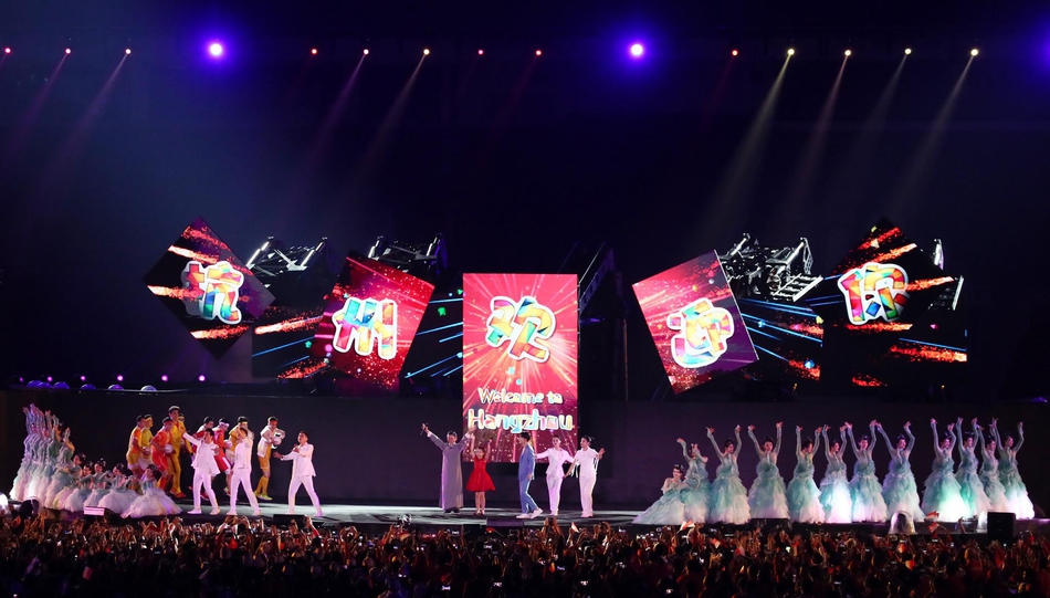 演员在“杭州时间”环节中表演