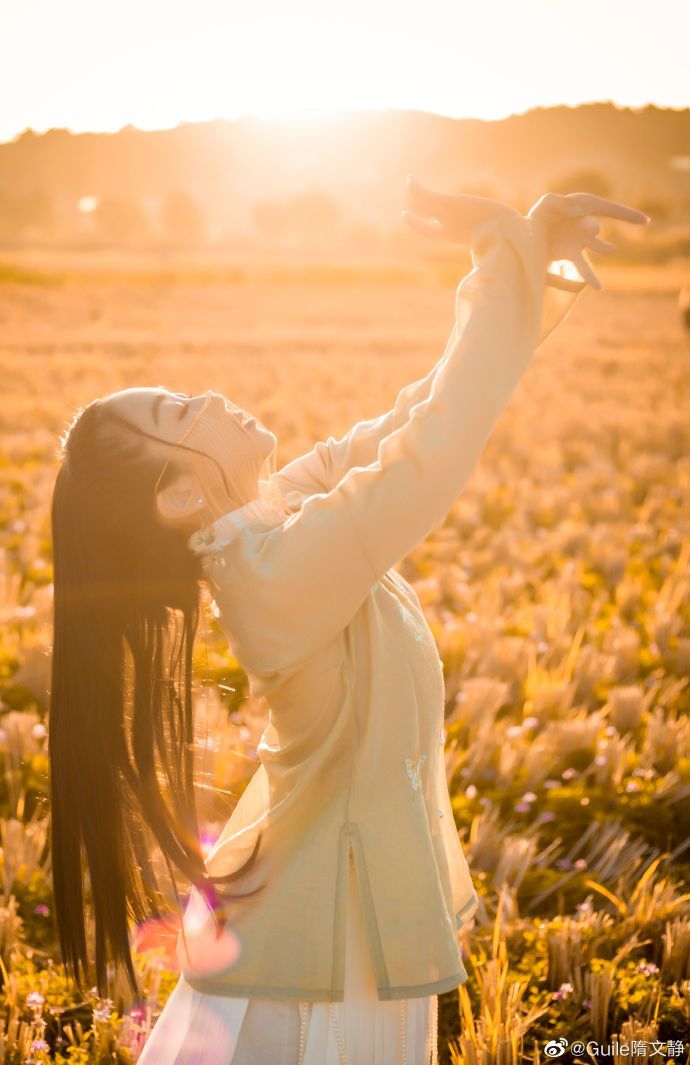 隋文静晒出古装美照
