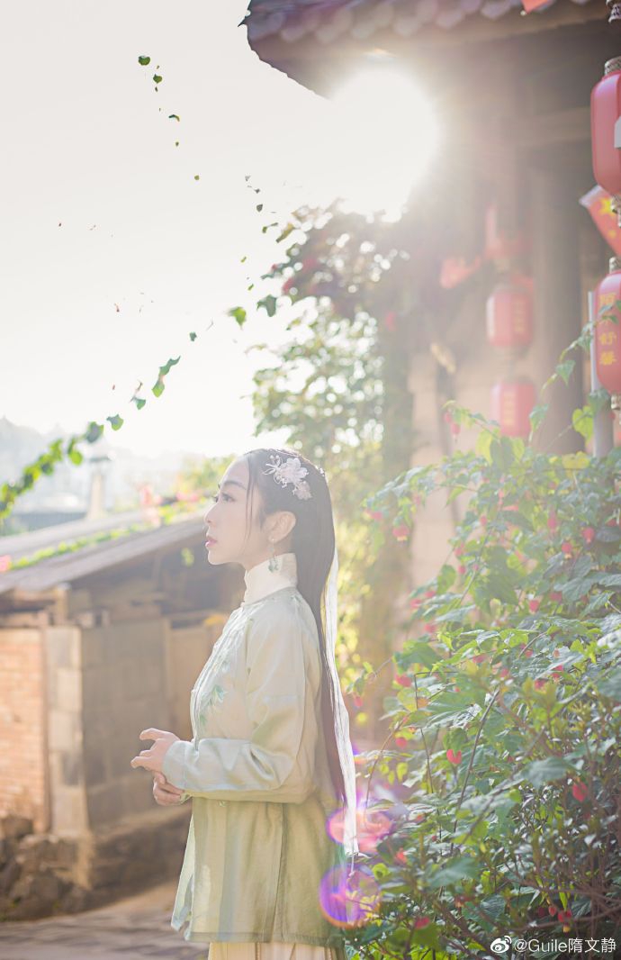隋文静晒出古装美照